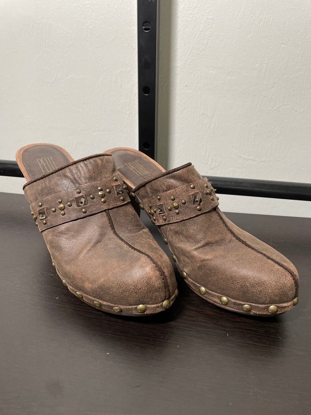 Pelle Moda Women's Mules Clogs 10 Brown Studded Wood Heel Y2K Boho Western